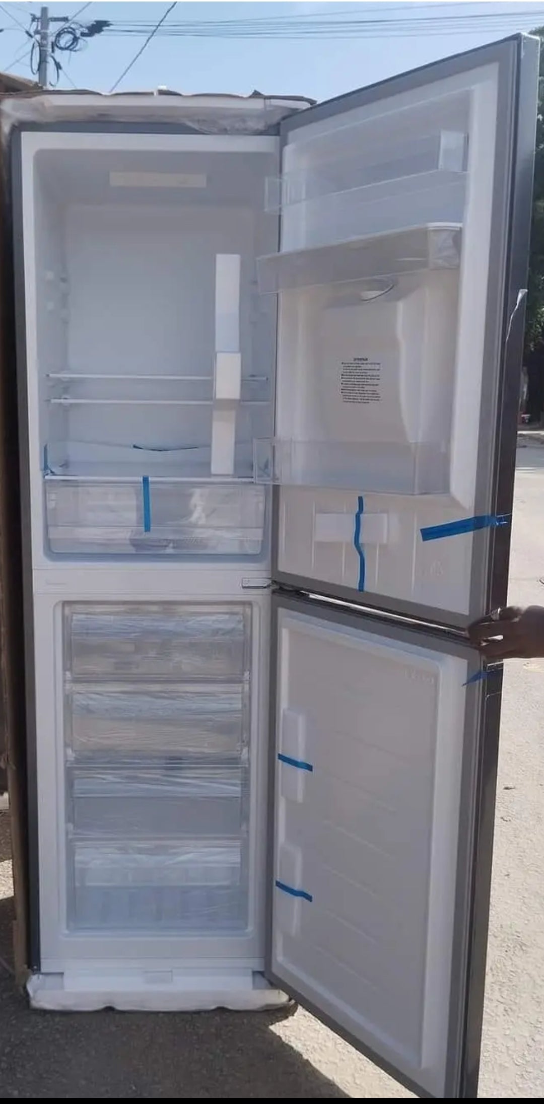 RÉFRIGÉRATEUR COMBINÉ SMART TECHNOLOGY AVEC FONTAINE