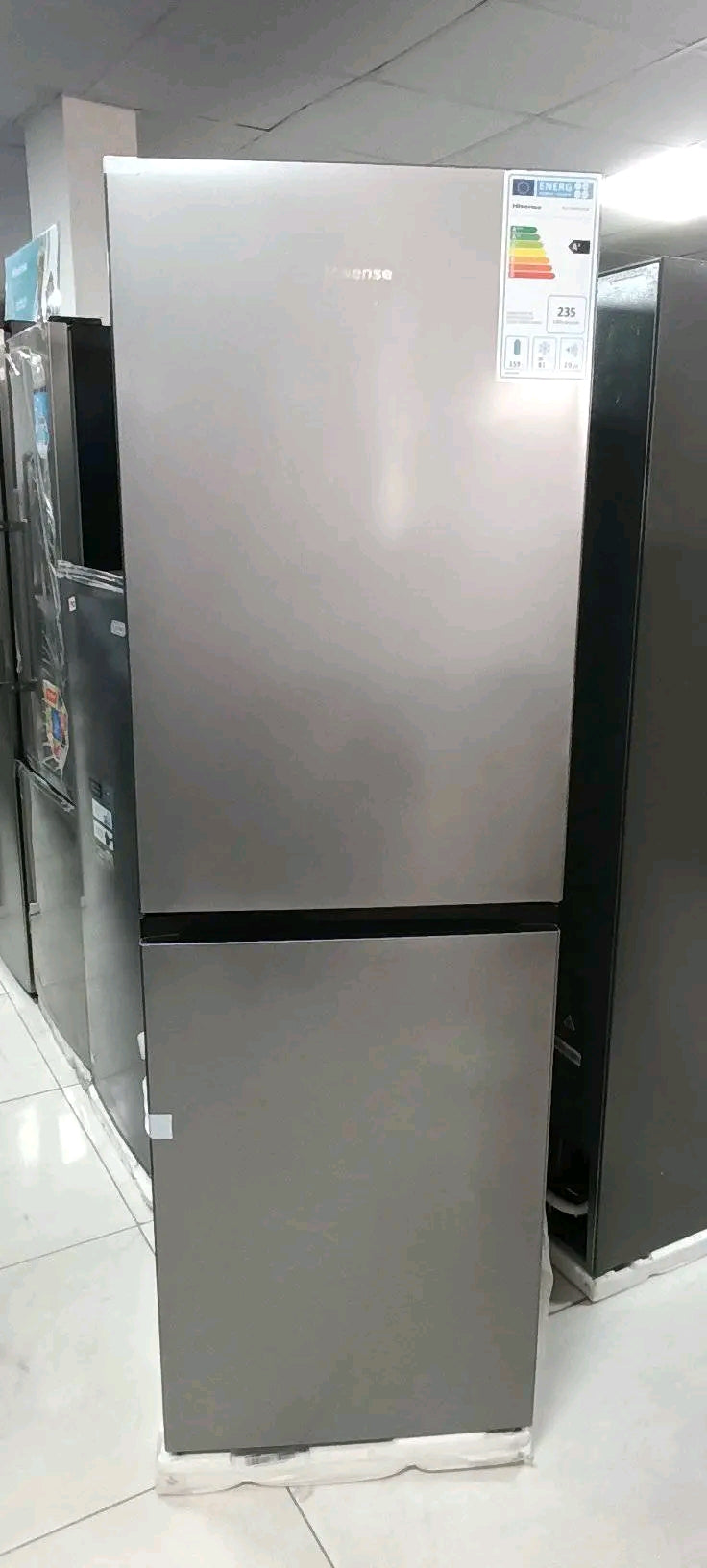 RÉFRIGÉRATEUR COMBINÉ HISENSE 240L